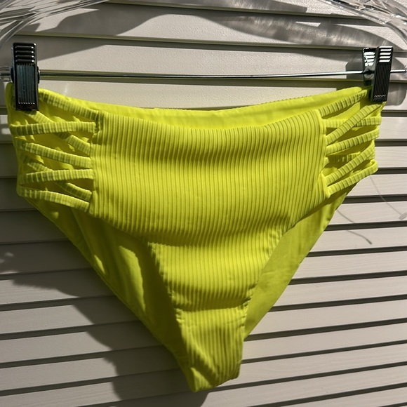 NWT TINIBIKINI Two piece swimsuit with adjustable straps and high leg bottom. - Picture 3 of 8